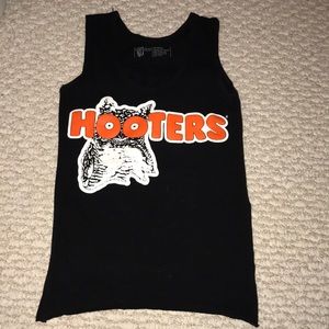 Hooters tank top